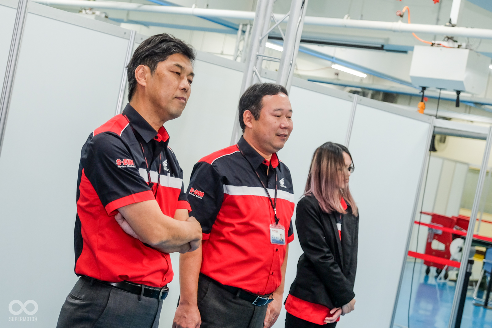 HONDA TAIWAN董事長 伊藤隆人(左一)抵達現場關心比賽狀況