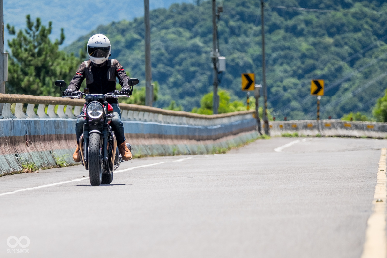 看似溫和的外觀下，Speed Twin有著相當猛爆的加速力道
