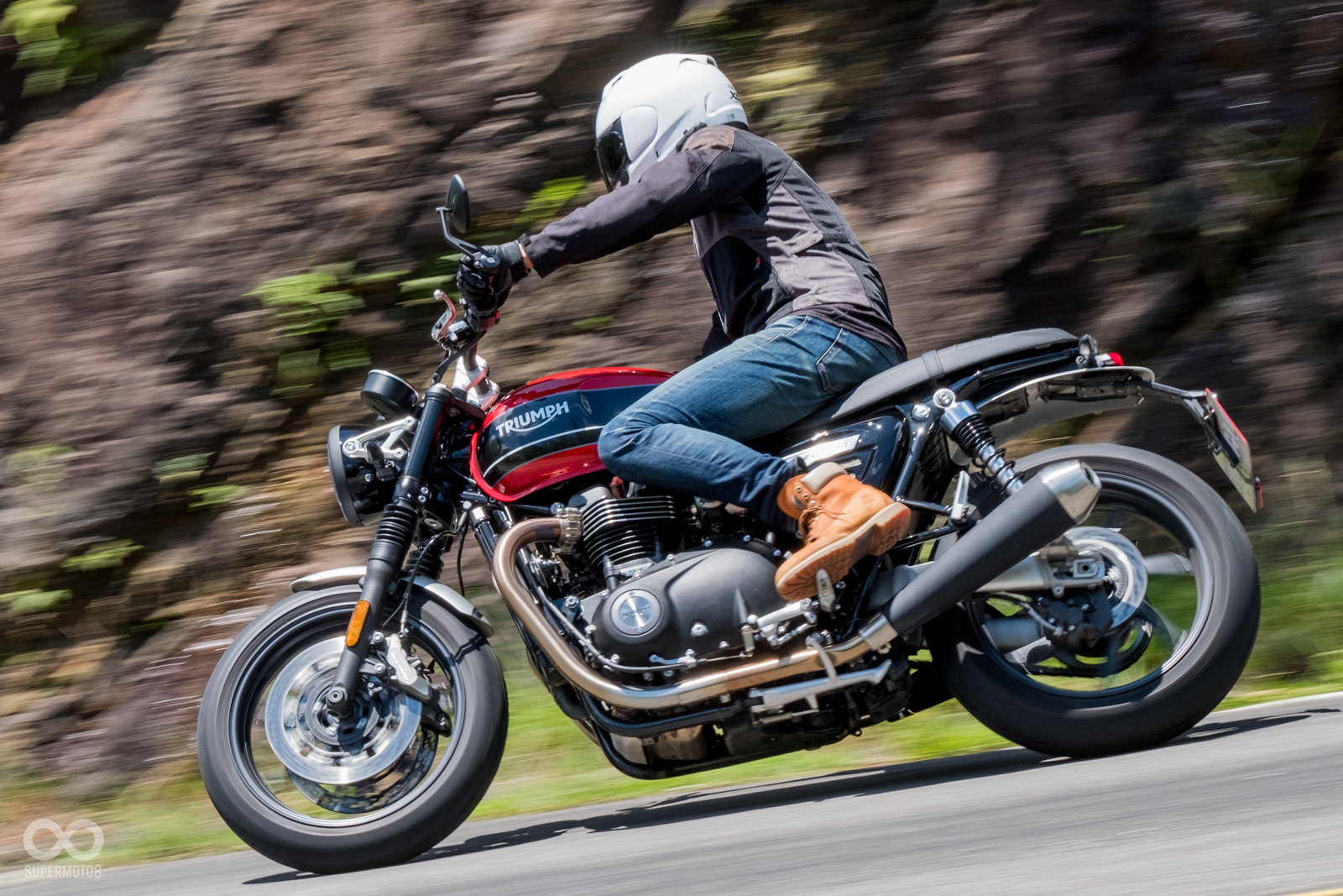 可惜Speed Twin偏軟設定的後懸吊帶來的不穩定感，會讓人稍微有點擔心過彎時的動態表現