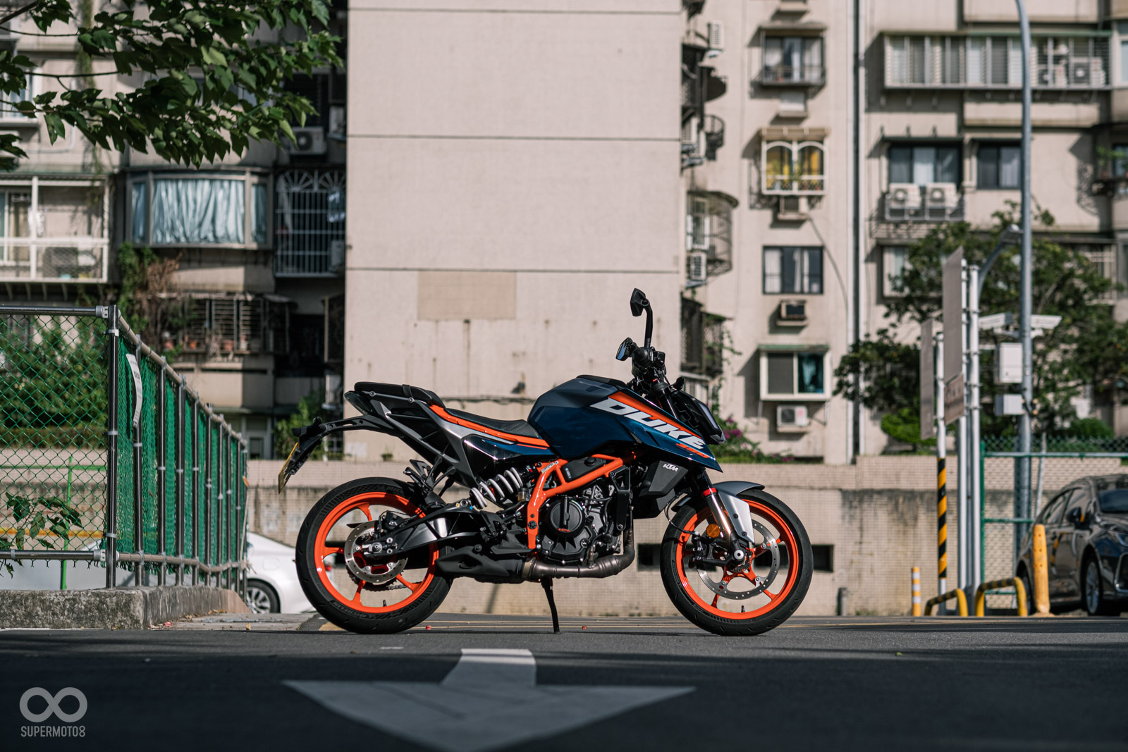 視覺效果,新款390 DUKE尺碼看起來加大不少