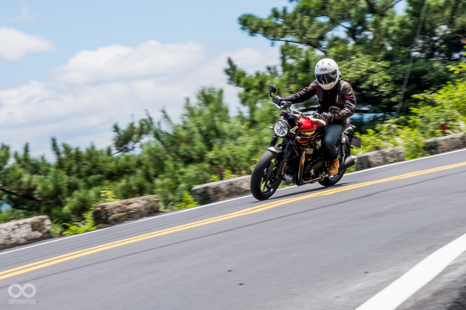 整體而言，Speed Twin在山道上仍舊有著非常棒的樂趣，特別是兇猛的扭力與加速能力，更是讓人再出彎加速、短直線上能夠玩得不亦樂乎