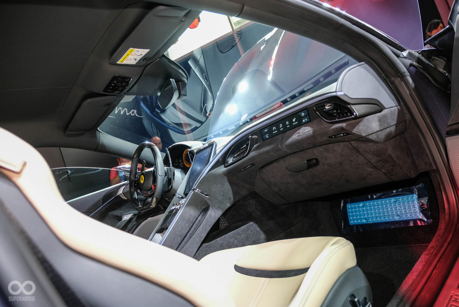 凡舉真皮座椅、碳纖維等,都是Roma奢華座艙的組成元件之一