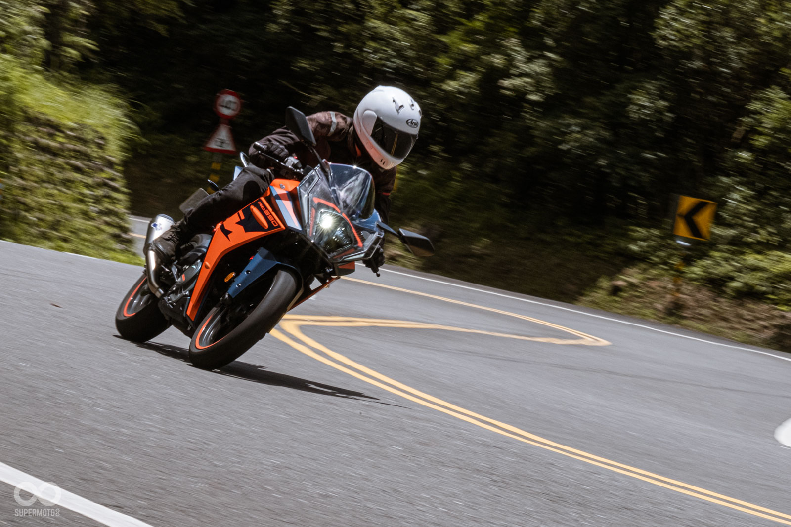 經過車架、輪框、卡鉗等諸多部位偷輕之後,RC390在山路上的靈活性再度獲得提升!