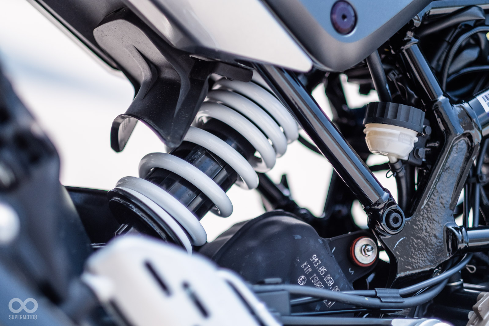 預載可調的WP APEX Monoshock中置避震