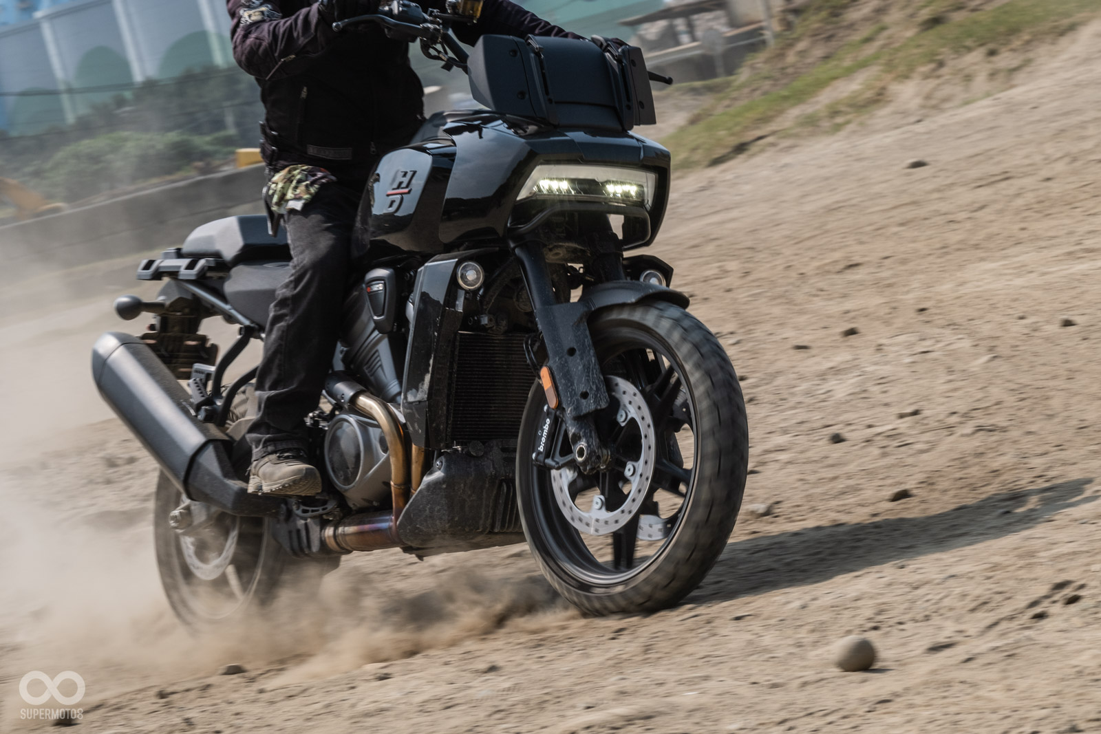 Pan America 1250低重心的設計，讓車輛在off-Road時的表現更為出色