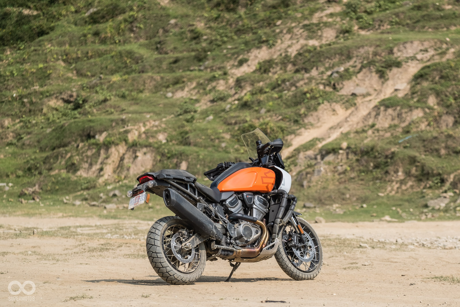最令筆者感到可惜的是Harley-Davidson Pan America 1250沒搭載進退快排系統