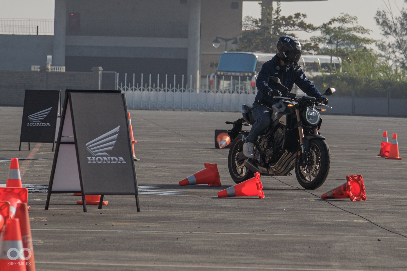 六檔直接起步，OK 不熄火 完全沒問題！會有問題的可能是你的離合器片壽命