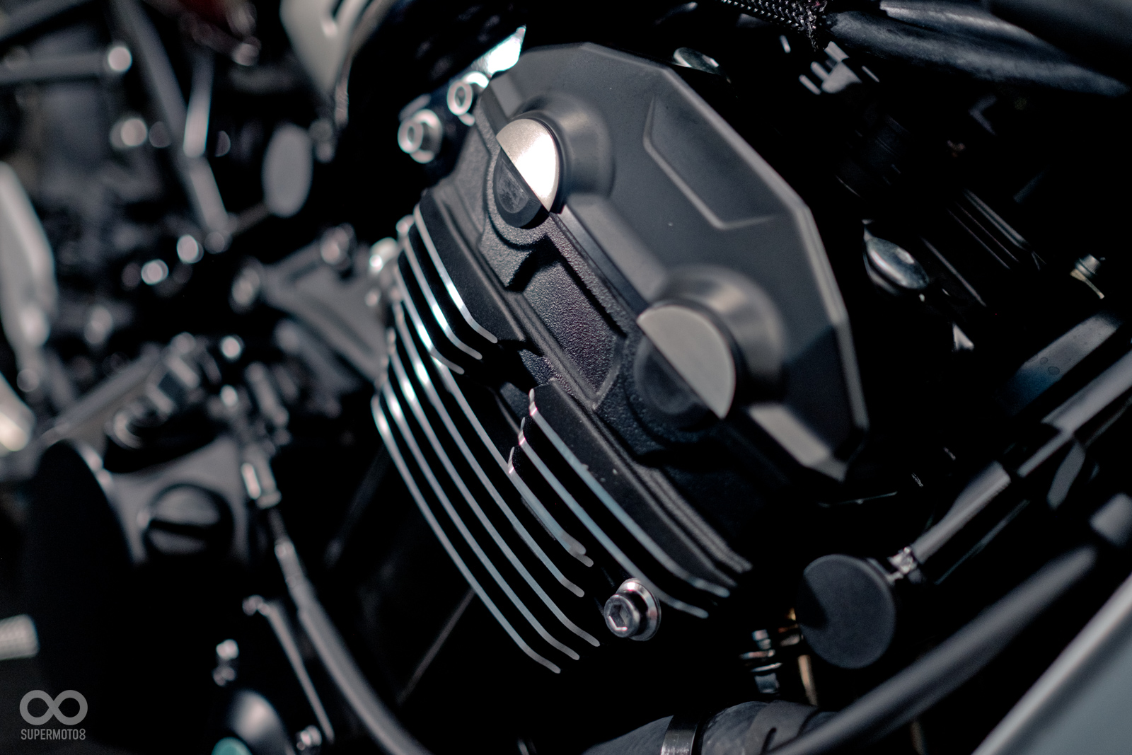 搭載著Z900相同的948c.c.的並列四缸引擎