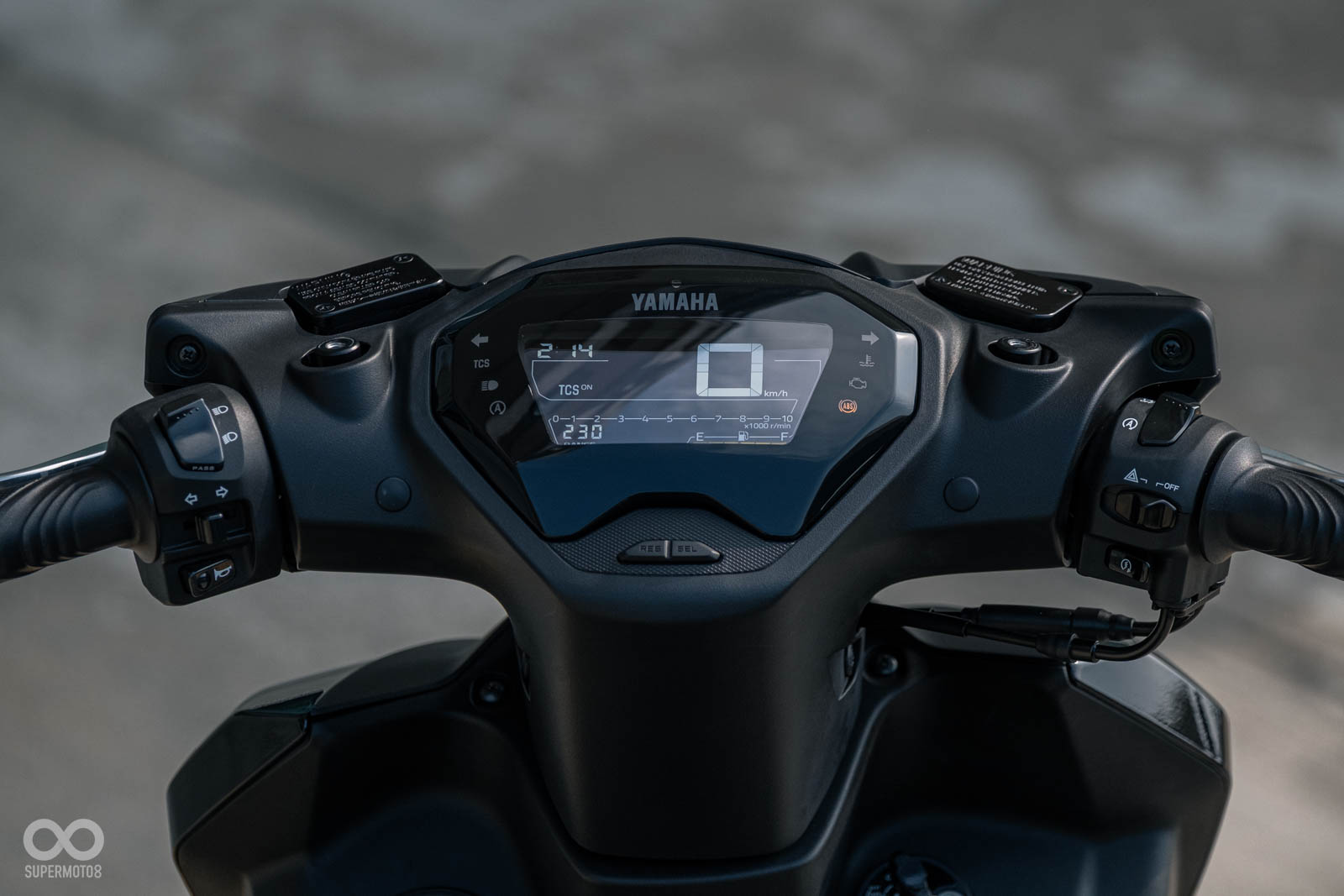 儀表為LCD樣式,原廠重新設計擺放位置後,辨識度提升相當有感