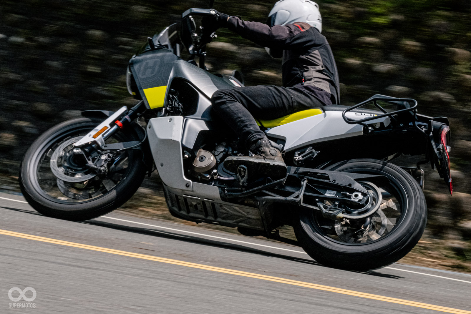 出彎時油門多催一點,那種被車子踹著出彎的感受真的會讓人上癮!