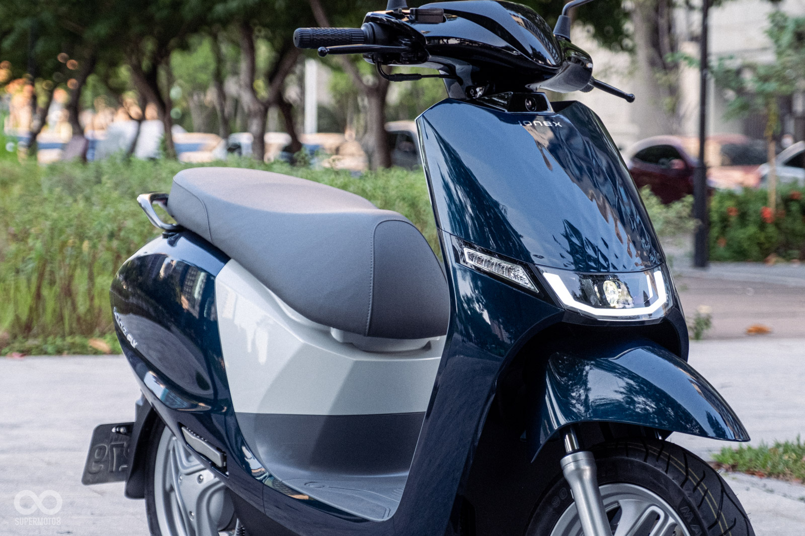 前面版的菱格紋讓I-One Fly增添不少高雅氣息