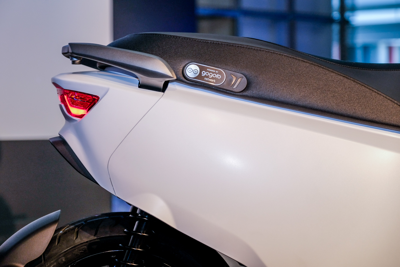 車尾線條也更為尖銳