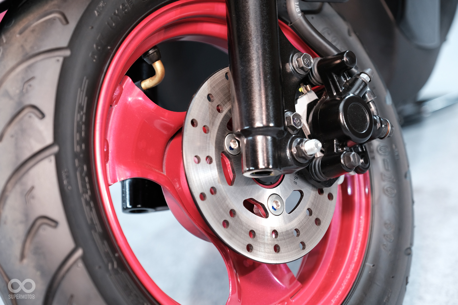 前卡鉗採用單活塞設定