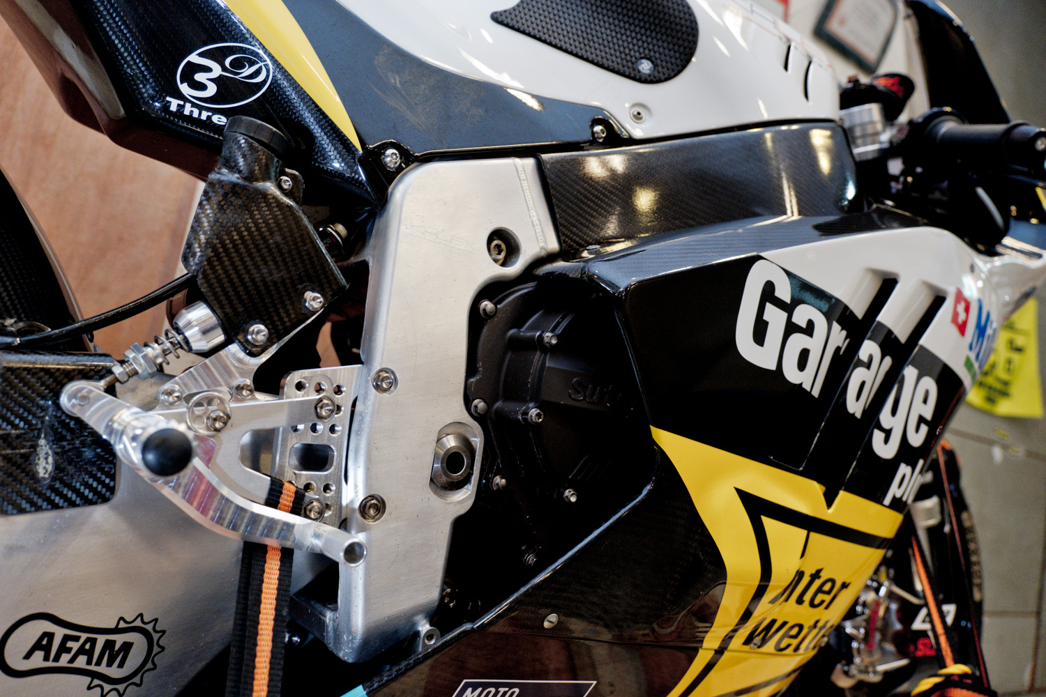 Moto2比賽車輛引擎動力是來自於Honda的600c.c.的引擎