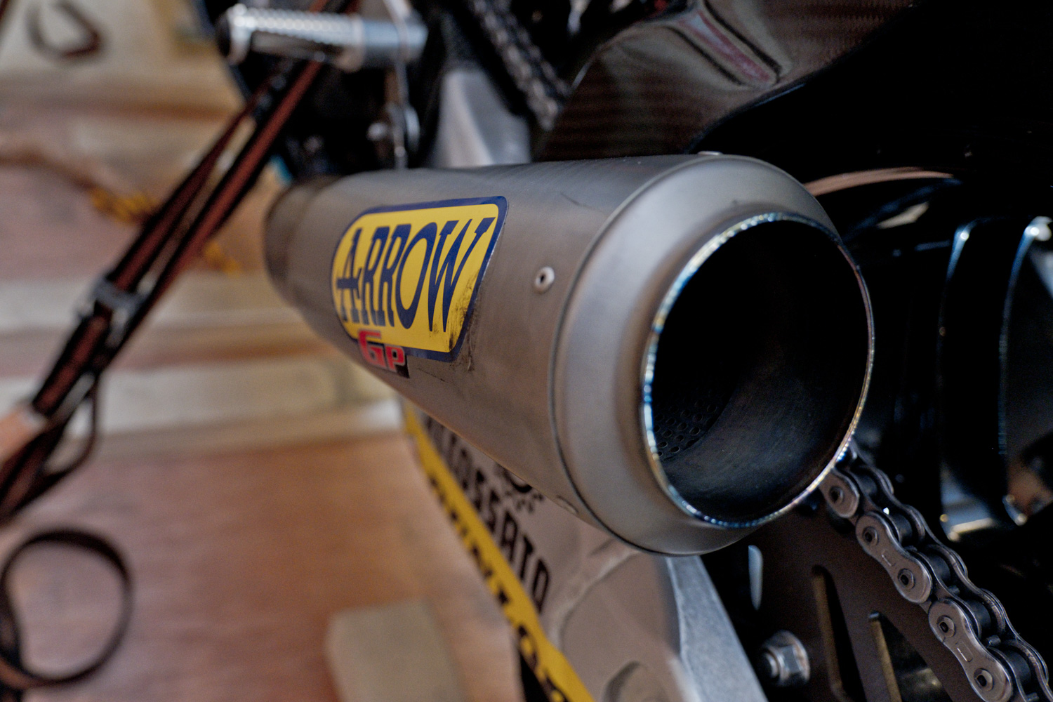 排氣管則是ARROW的配置