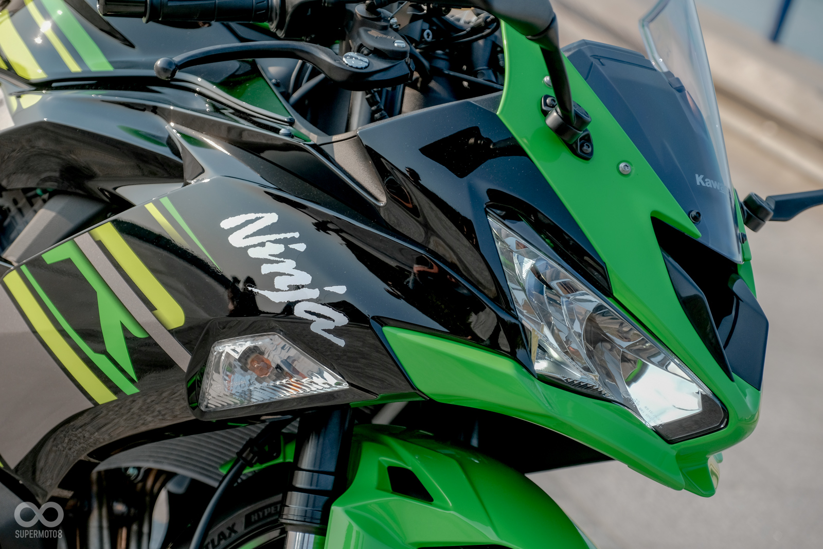 ZX-6R導入目前Kawasaki的家族外觀，車頭造型與目前熱銷的Ninja400極為相似，除了尺碼不同外，中央的衝壓進氣孔是明顯的辨別方式