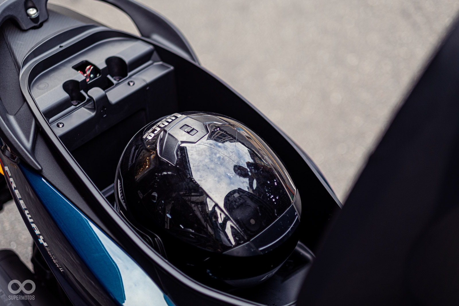 25L的車廂空間表現不錯，可惜大帽體的全罩帽或3/4帽無法放入