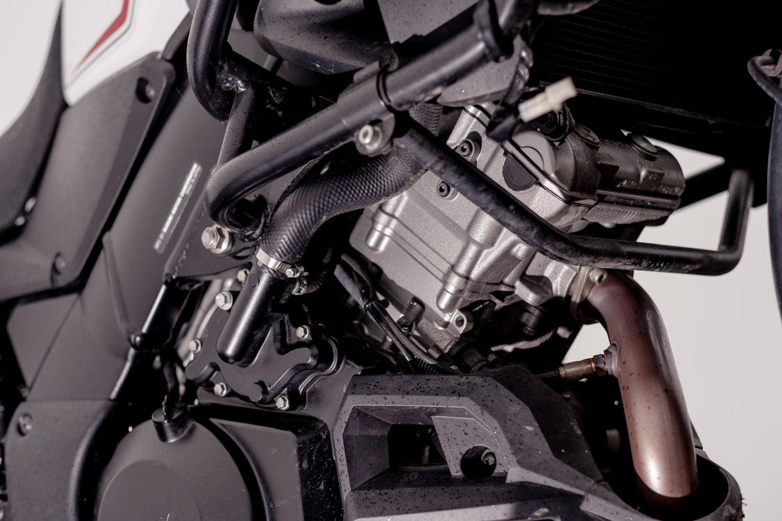 V-Strom 1000採用90度夾角V-Twin 雙缸引擎,擁有最大101匹的馬力,V-Twin獨特的引擎振動和聲浪,更是令人印象深刻