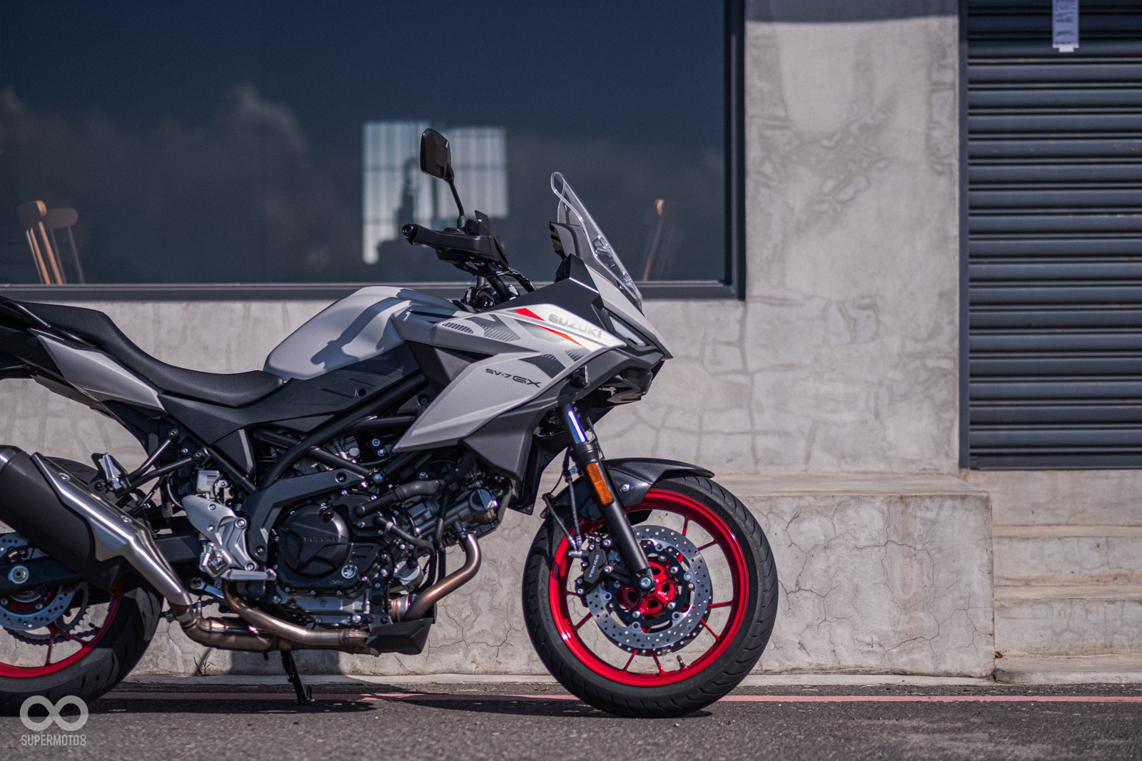 全車架構充滿情懷感,架構幾乎沿用 SV650 的優異體質