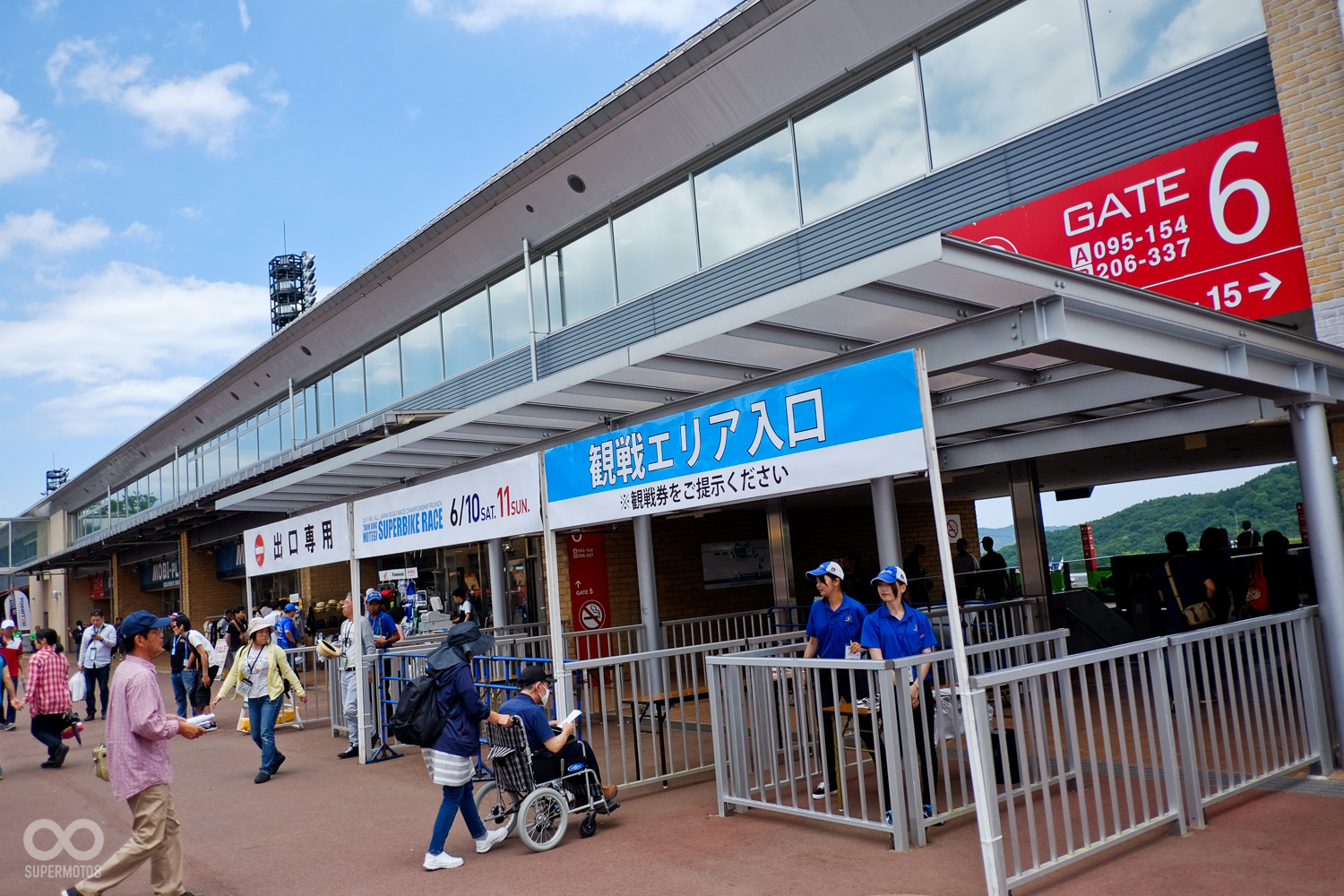 由於我們的票是准許進入PIT 區參觀，團員將從這裡直接進入PIT 區，這張票當然也包含在團費裡面，無須再自行掏錢購買