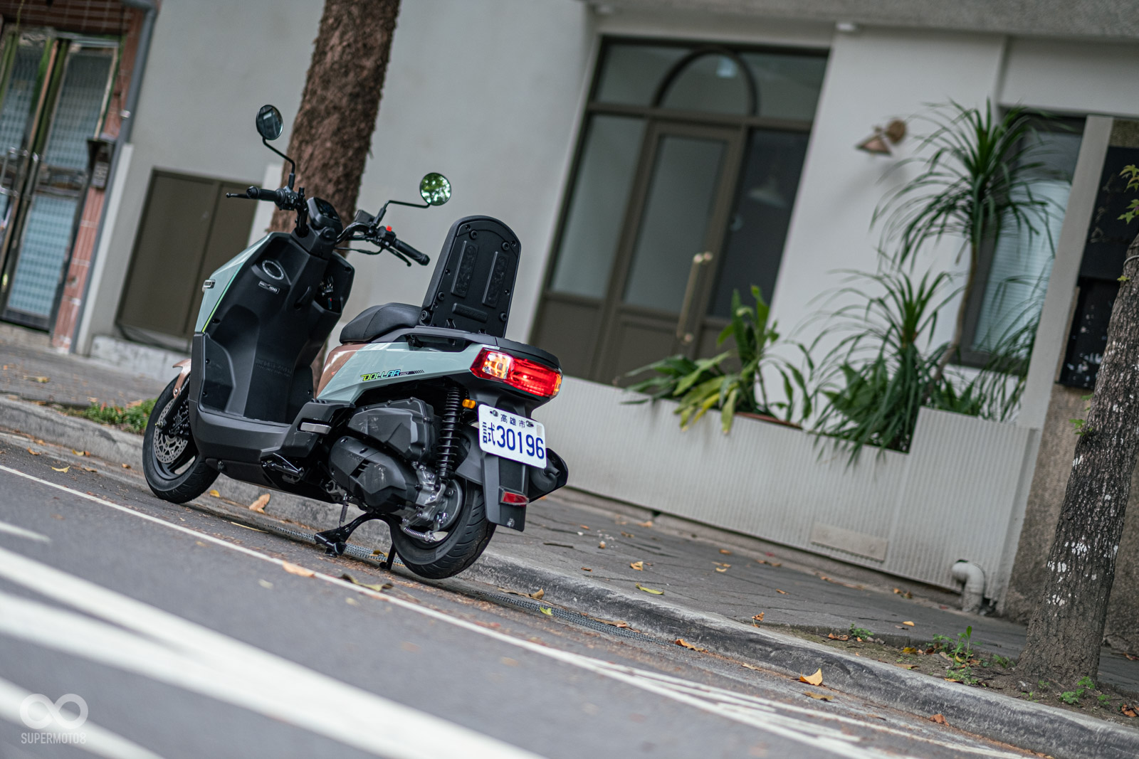 加厚的後坐墊讓騎乘時更方便能靠到