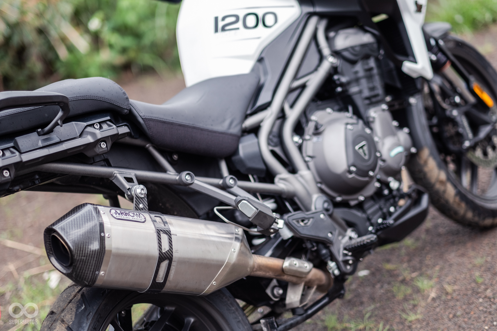 TRIUMPH原廠也提供ARROW的改裝排氣管選配