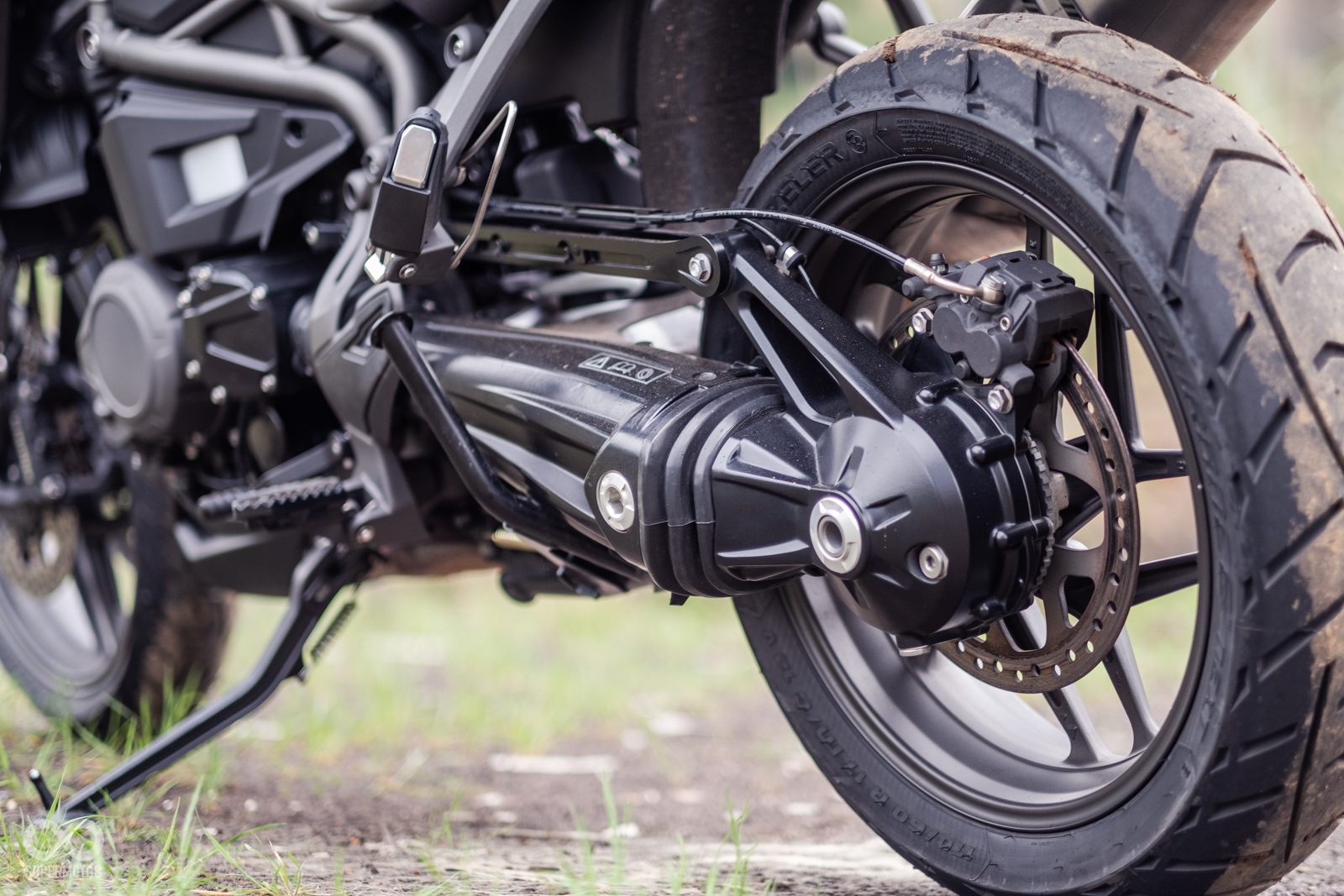 TIGER 1200 XRt採用軸傳動設計