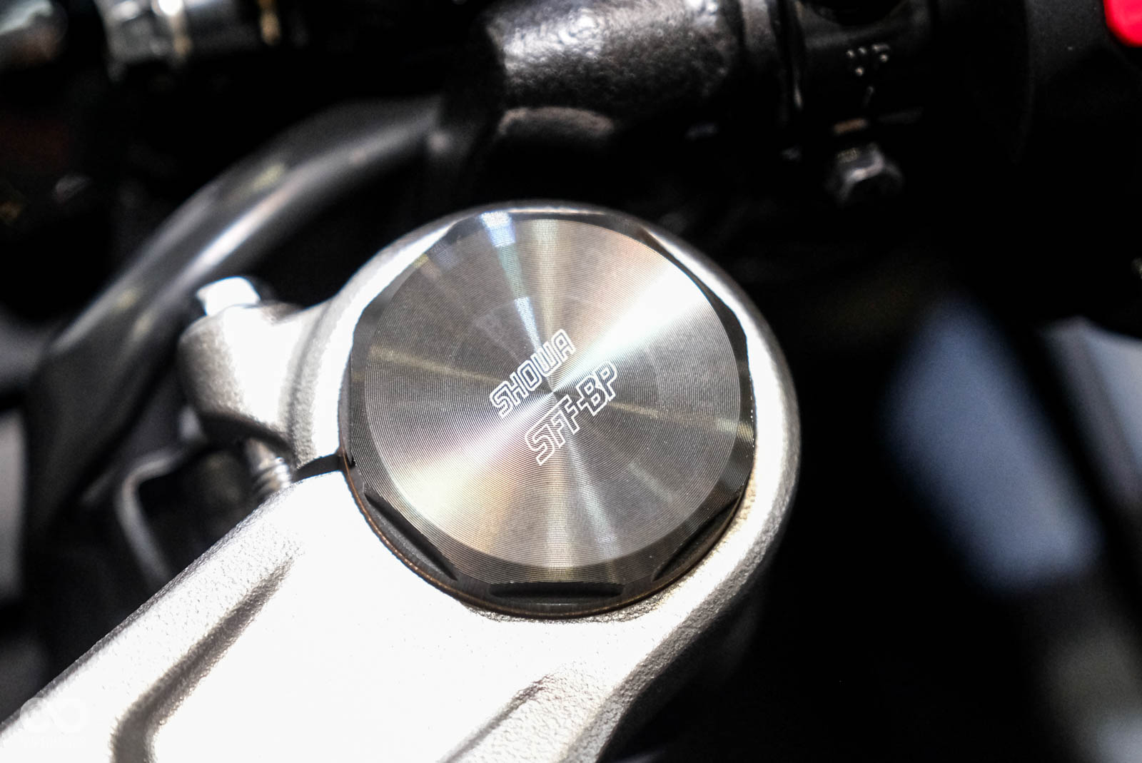 650雙車前懸吊都換為41mm SHOWA SFF-BP倒立式前差