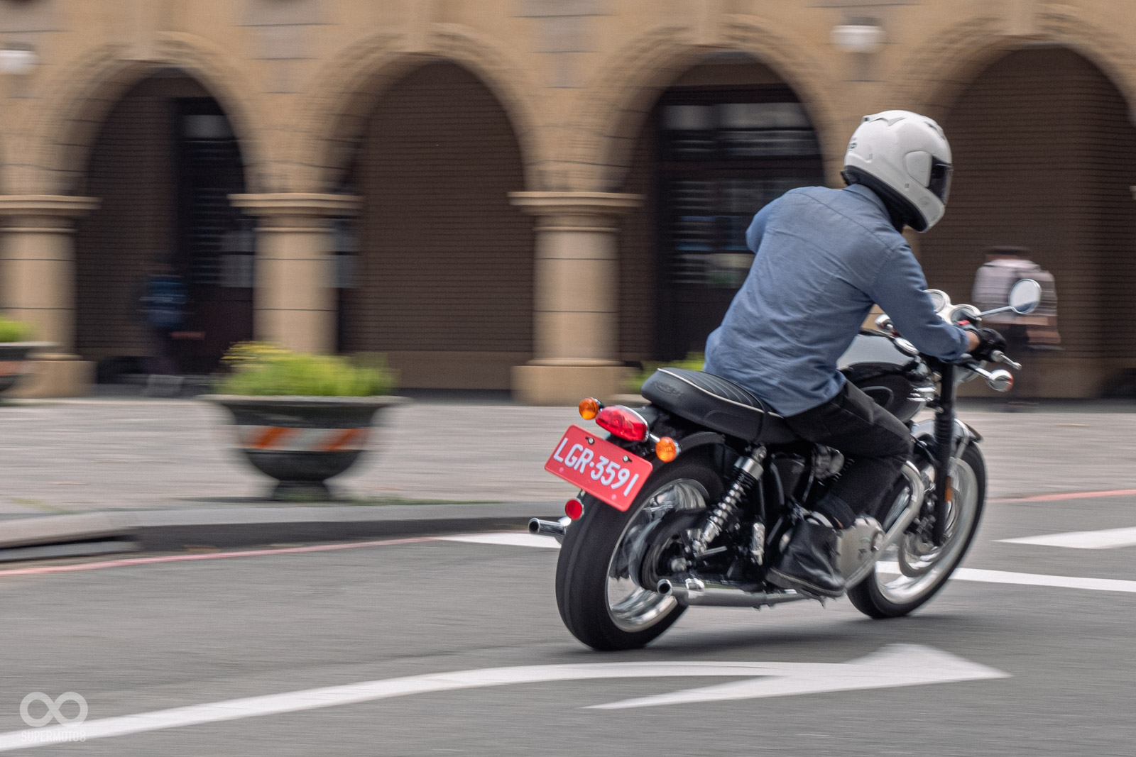 Bonneville T120仍可應付稍微熱血的騎乘節奏，只是在入彎減速方面需要多點耐心