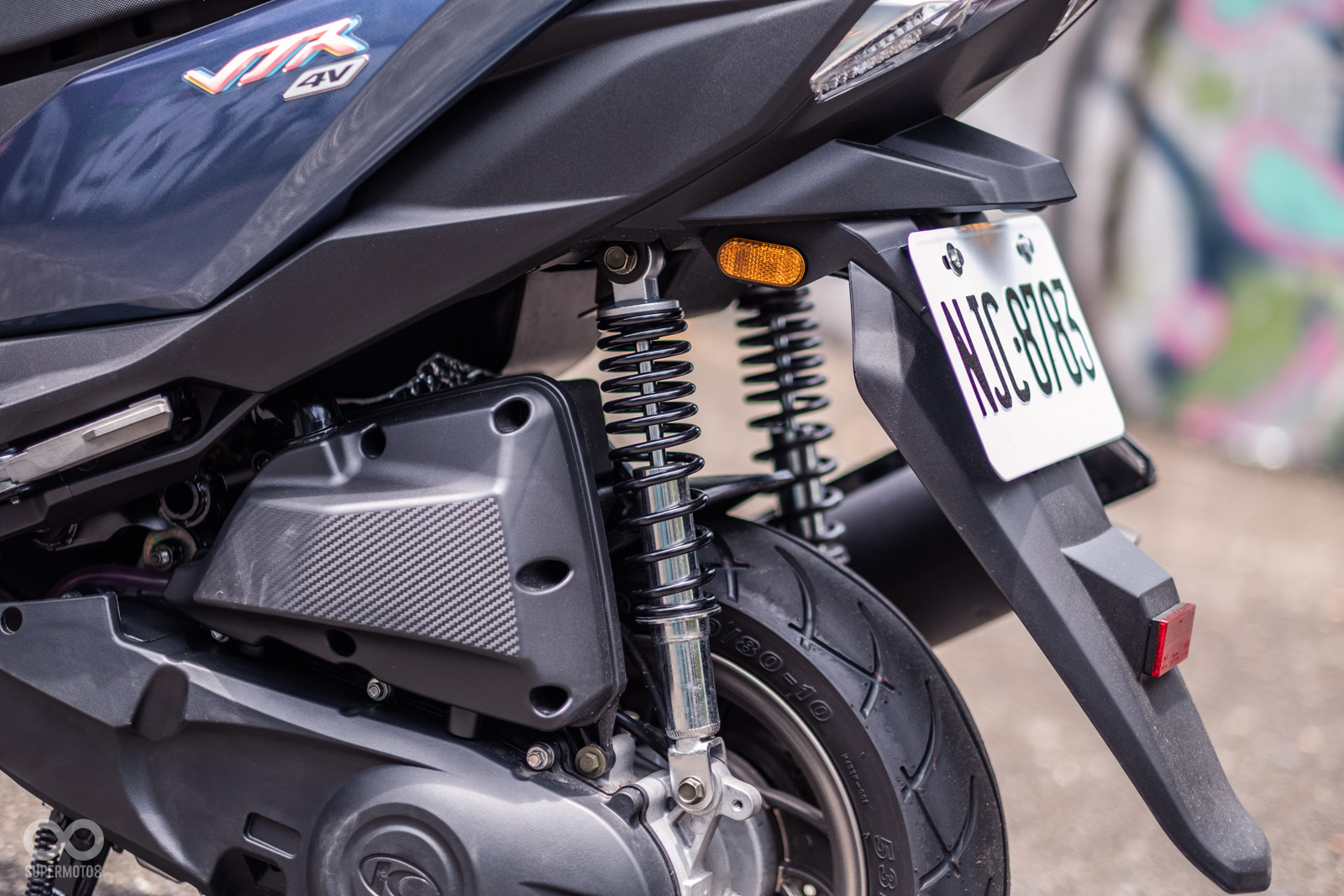 後懸吊為雙槍避震器