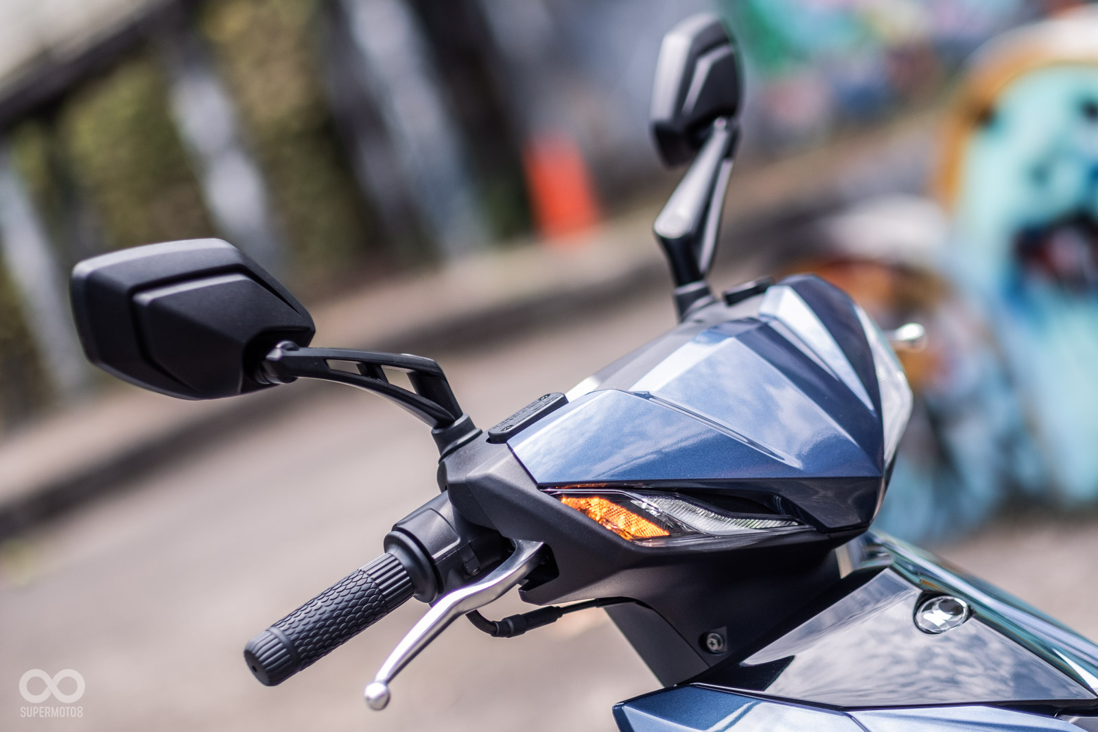 方向燈整合在龍頭燈組內