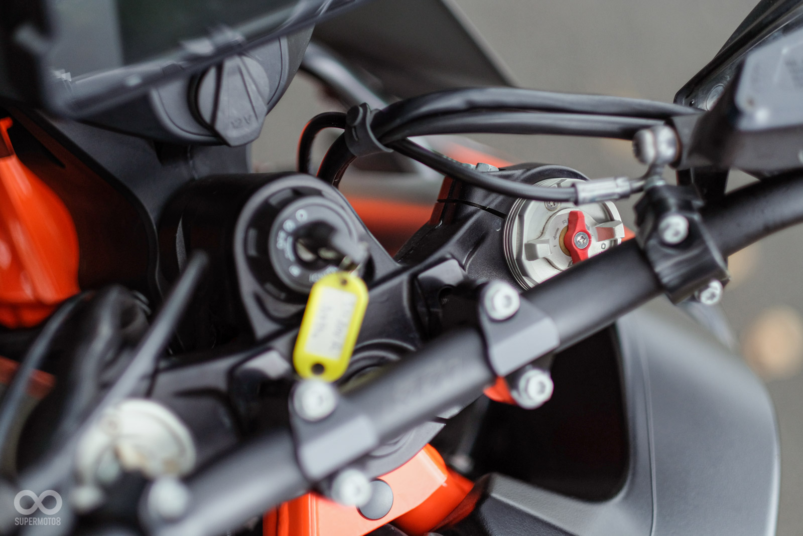 WP XPLOR 48mm的倒立式前叉組,具有豐富的可調功能