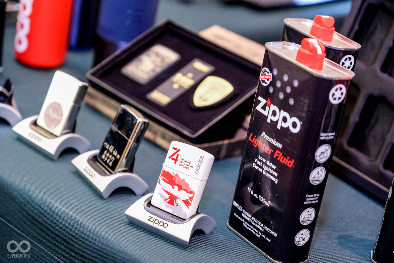 對美式騎士來說相當重要的皮件,現場有多樣展示;另外還有知名打火機品牌Zippo