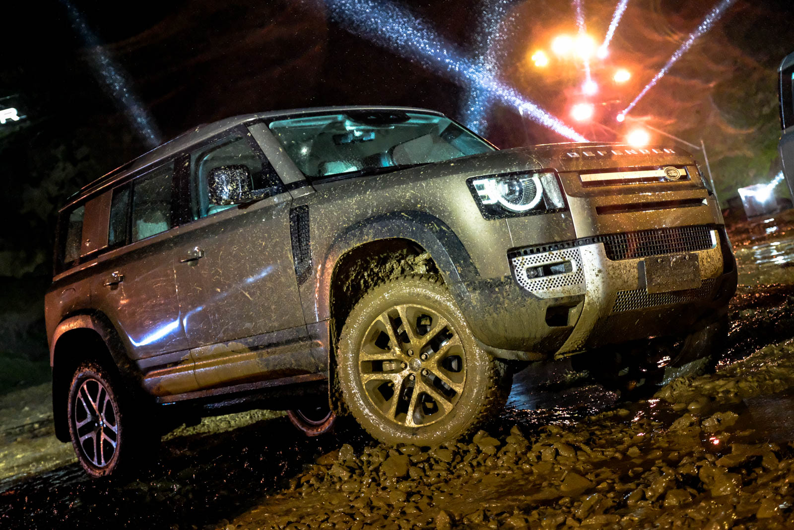 Land Rover Defender正式在台發表,兩種車型售價從267萬元起!