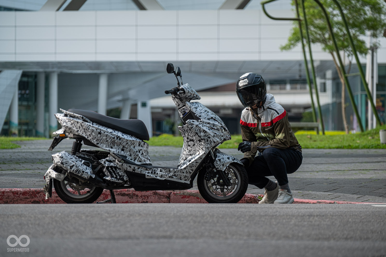 前後12寸輪框，尺碼緊湊