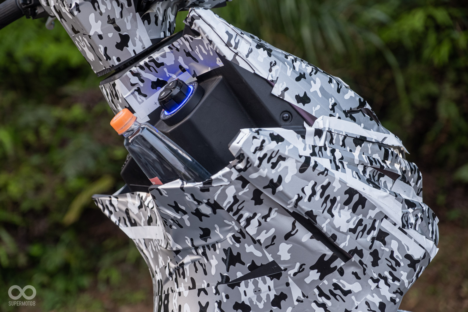 經過台北市區路況考驗，寶特瓶一路沒有跳車，安全通過