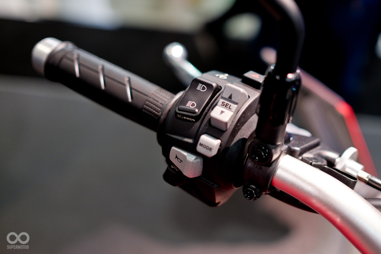 手把的按鍵也可以看到模式的調整選項