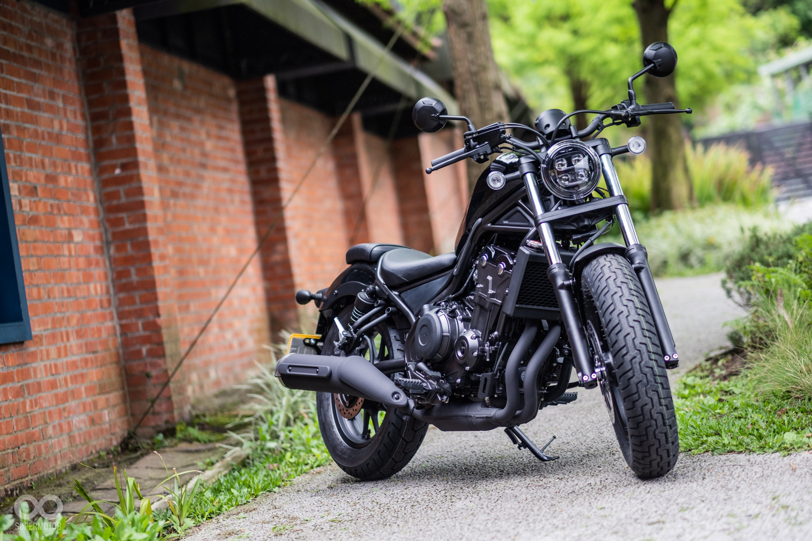 Honda Rebel 500親民的價格加上獨特的美式風格,上市後成為不少人進階黃牌的新選擇