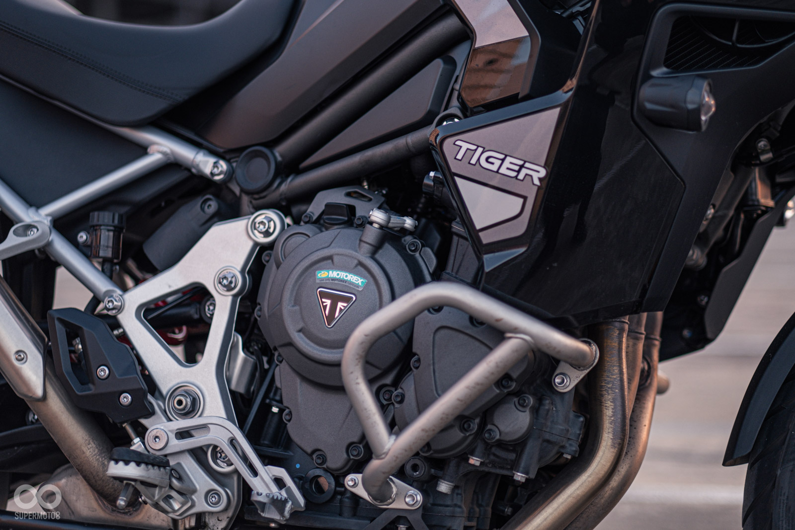 引擎排量下修至1,160 cc，但馬力扭力皆有升級，這顆引擎與SPEED TRIPLE相同