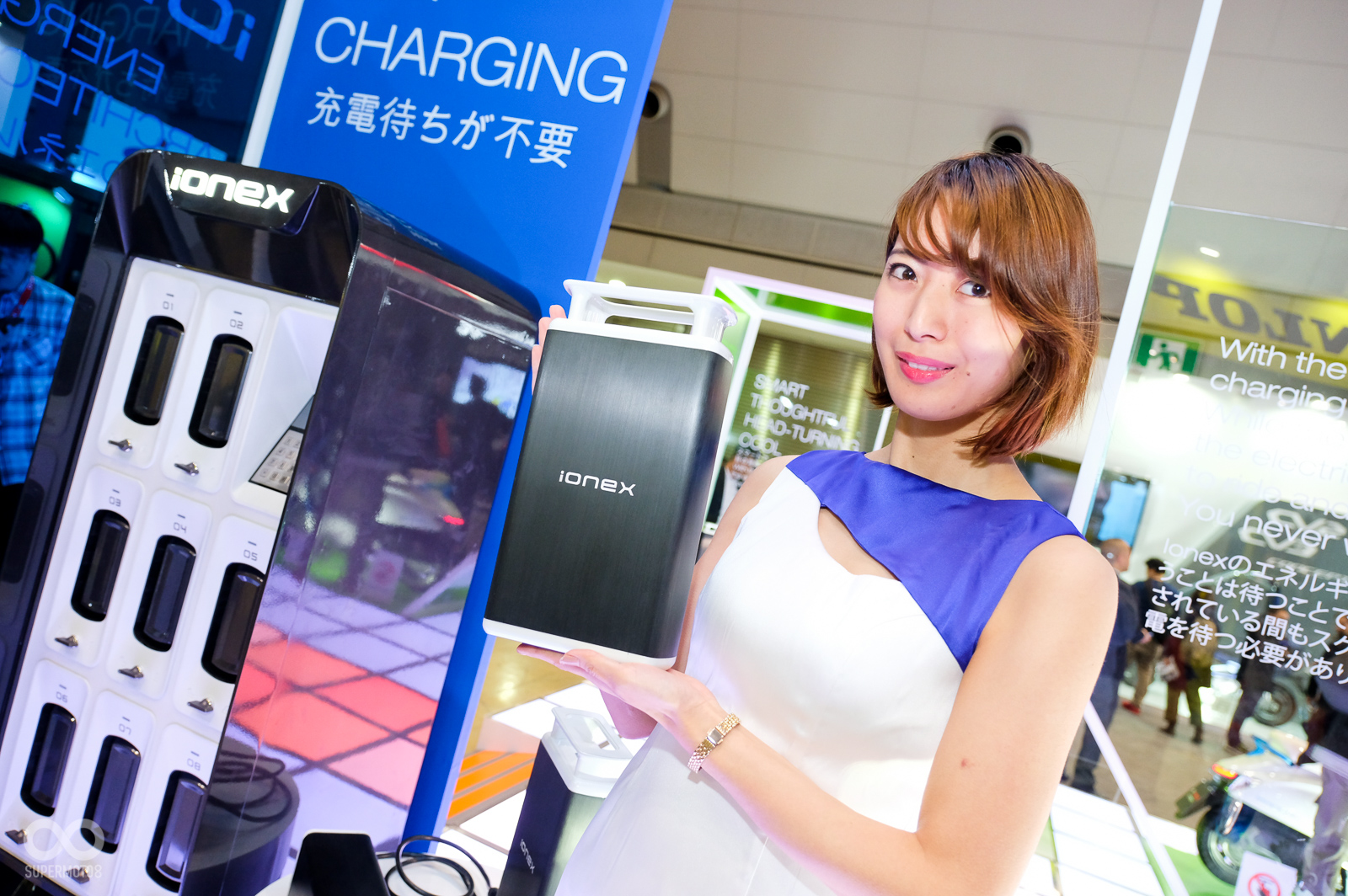 電池單顆重量僅5公斤，即便是女生也能輕鬆拿取