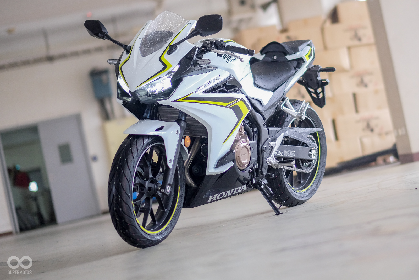 儘管2019年式的CBR500R已經進化成更接近RR家族的樣貌和設定，但少了一個R的設定始終無法滿足極端份子的需求