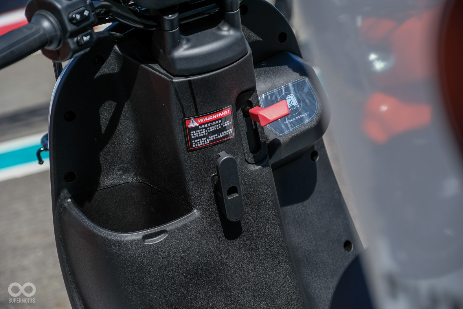 前面版內依舊配有許多便利配備