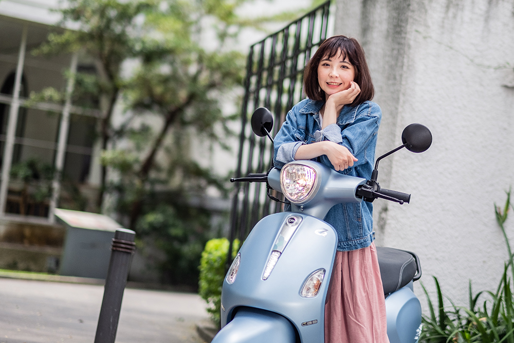 「水滴型」前飾板設計，中央有LED導光條和車身拉線設計