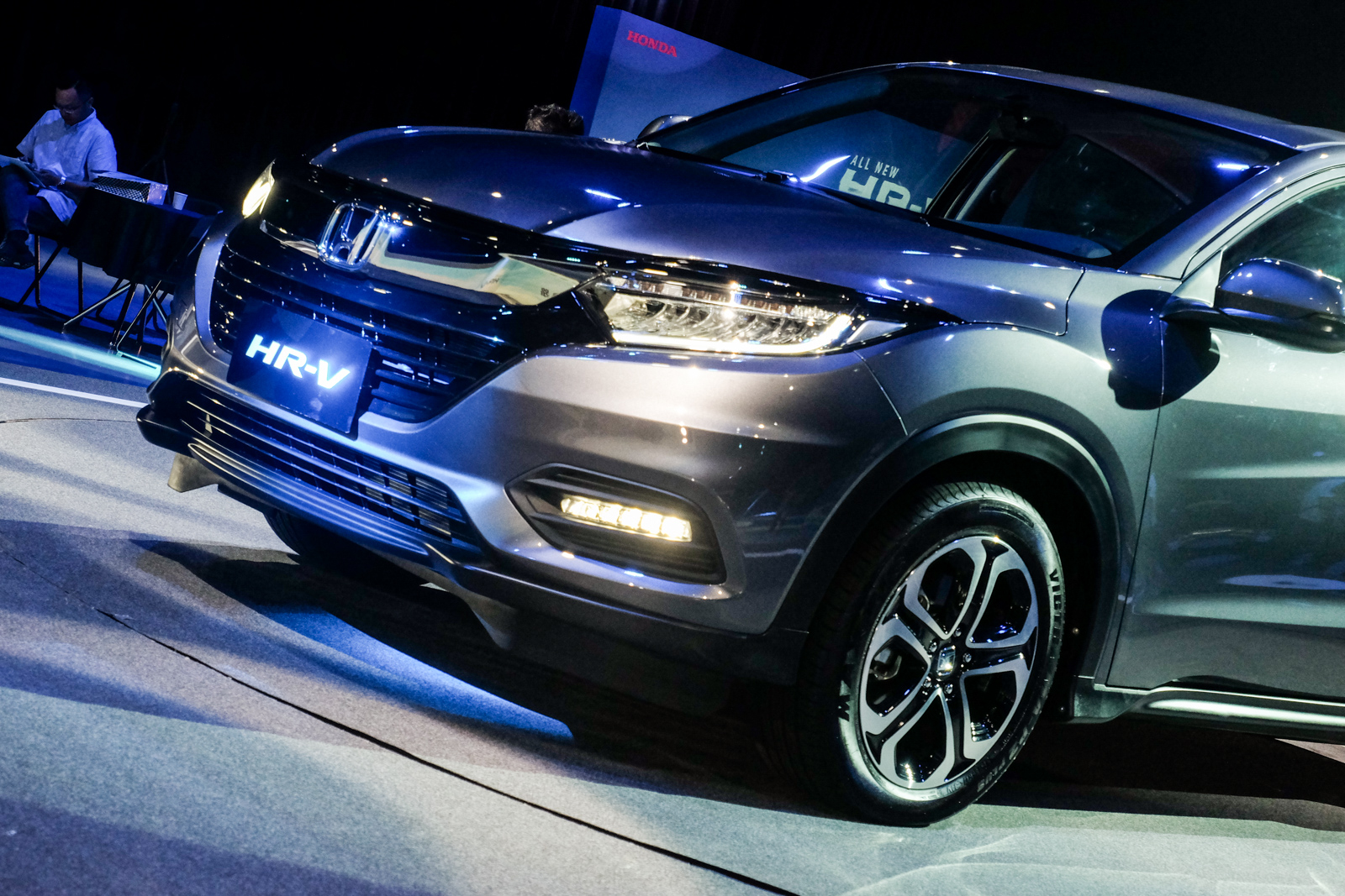 新式風格的前水箱護罩、前保桿展現優雅、高品味的外觀風貌