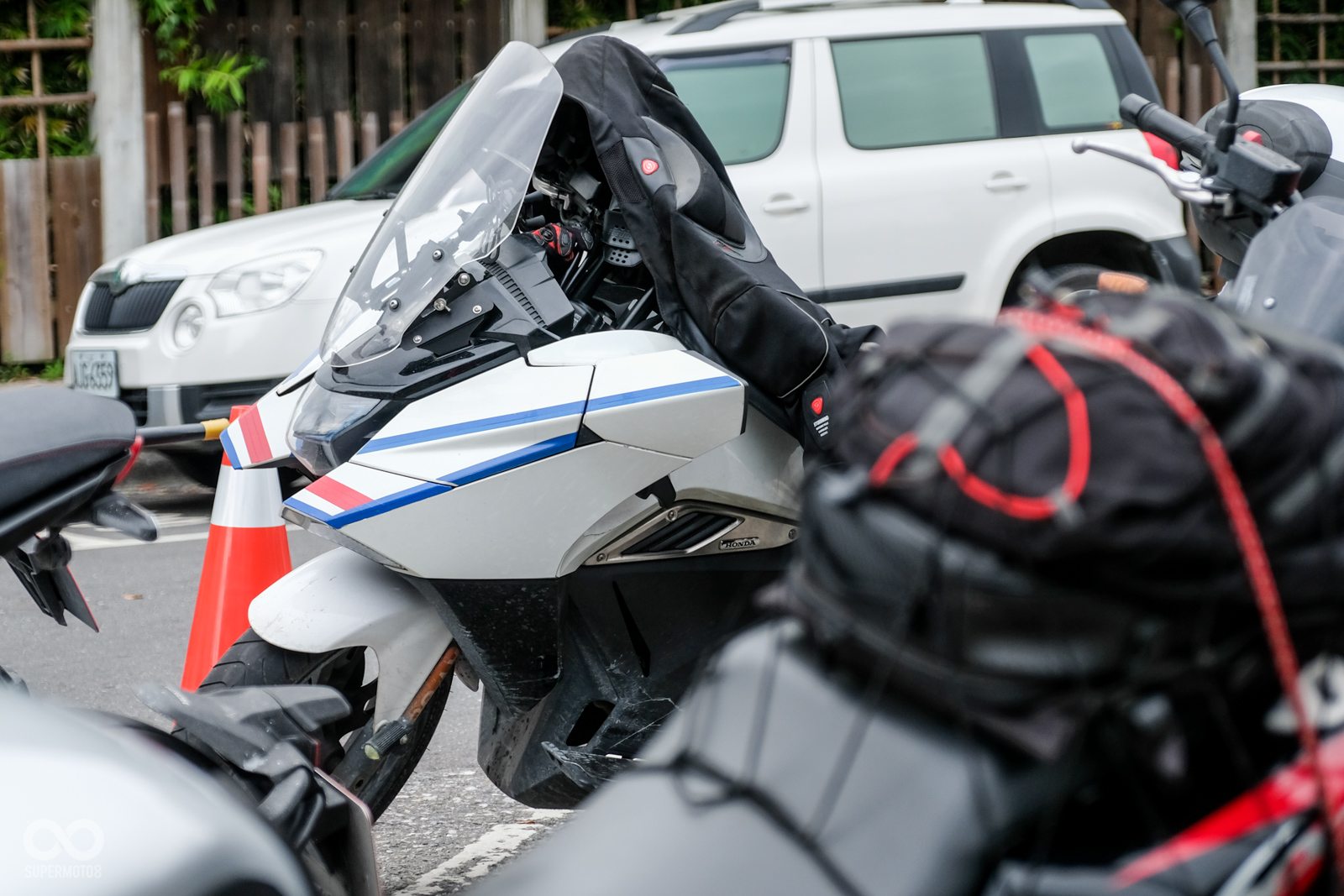 除了總代理販售車款外，回廠認證VIP車主也可以報名本屆大會師