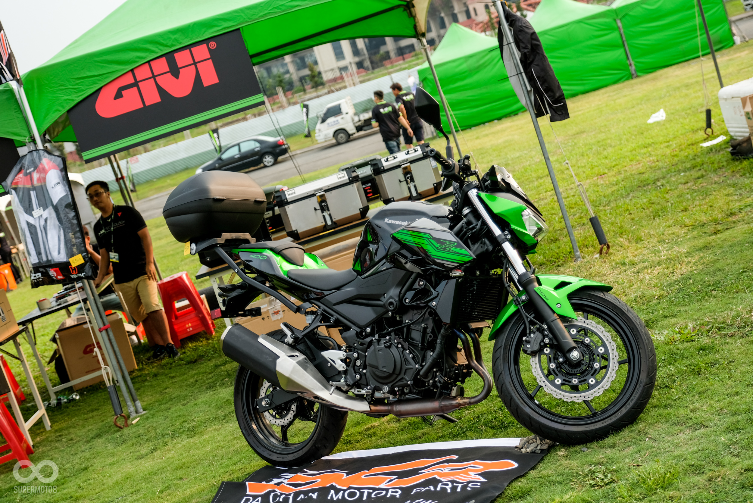 GIVI更是直接展示出改裝示範車，讓車友們參考