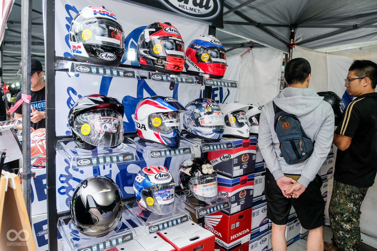 Arai帶來多頂HONDA彩繪帽