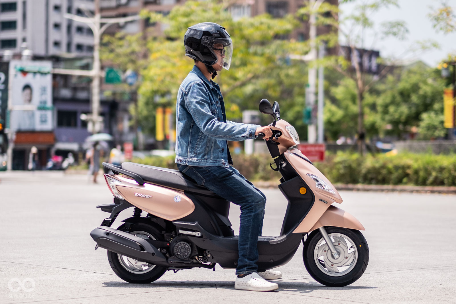 740m坐高與99公斤車重,相當好上手駕馭