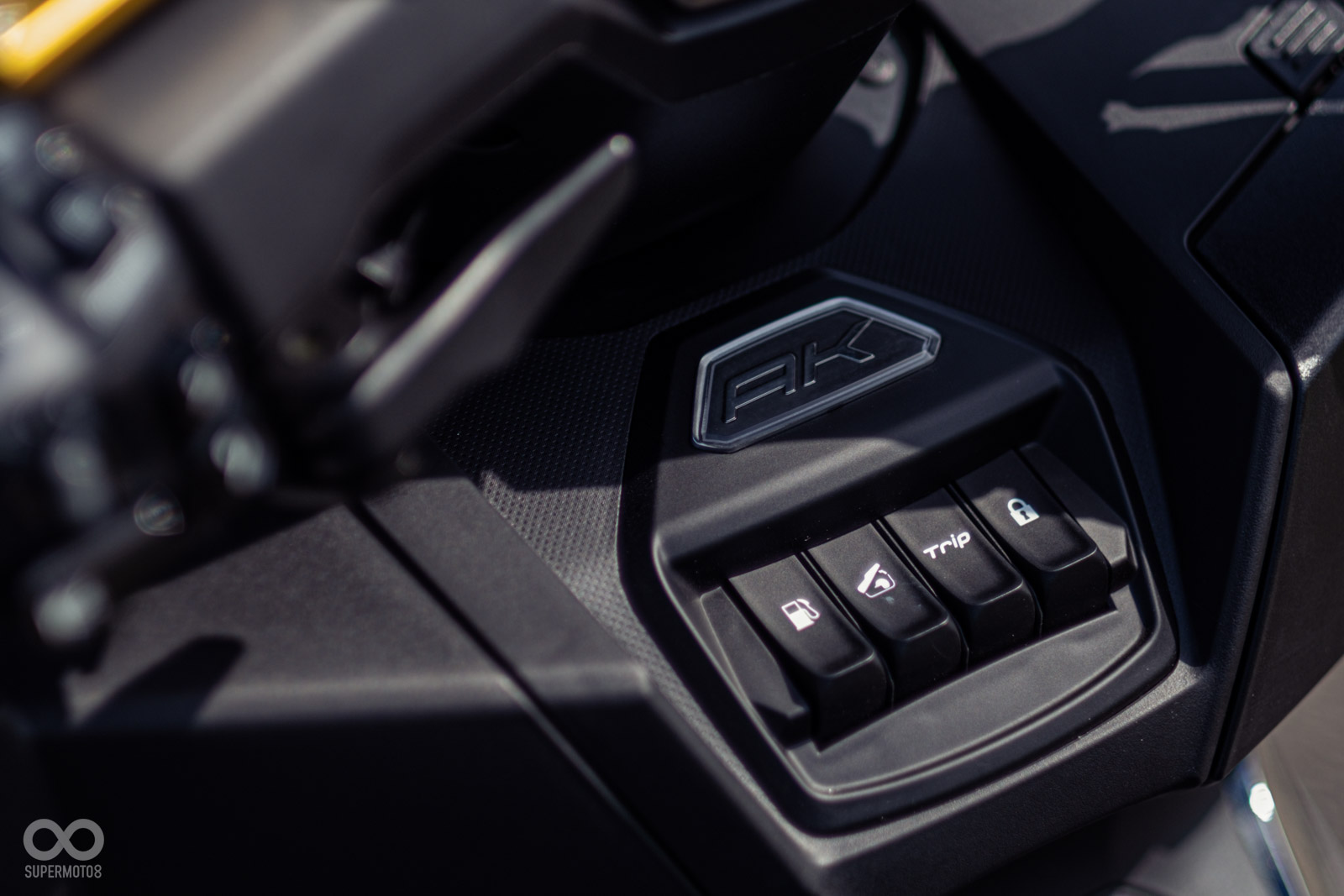 有如鋼琴鍵的Keyless開關系統,省去過往瓦斯開關形式的學習成本,想開坐墊?開油箱蓋?一目瞭然