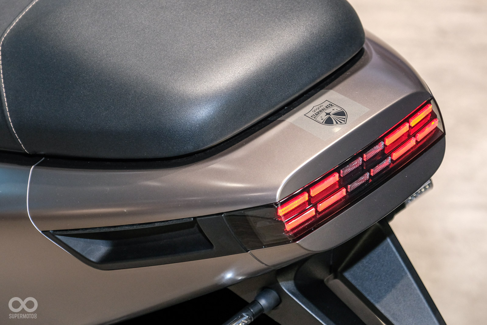 車尾印上  Starwalker 專屬徽章